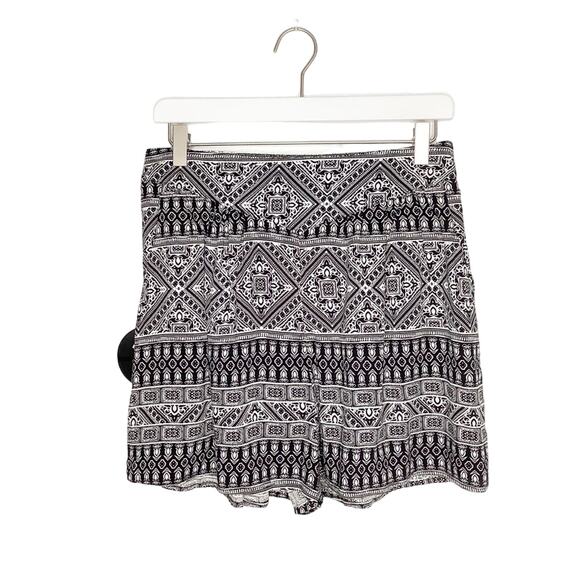 One 5 One Black White Printed Pull-On Shorts Medium NWT - Picture 1 of 6